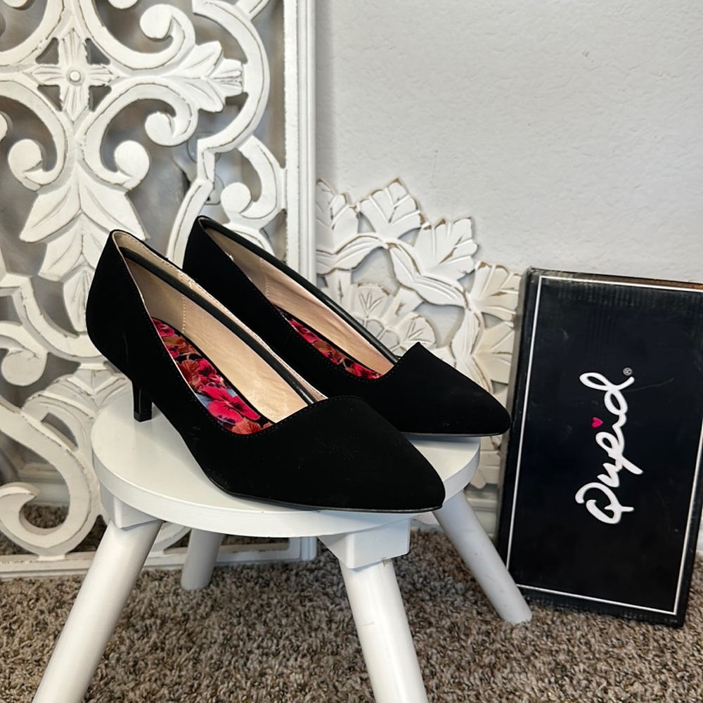 Quips Women's medium Width Pointed Toe Kitten Heel BRAND NEW IN BOX!
